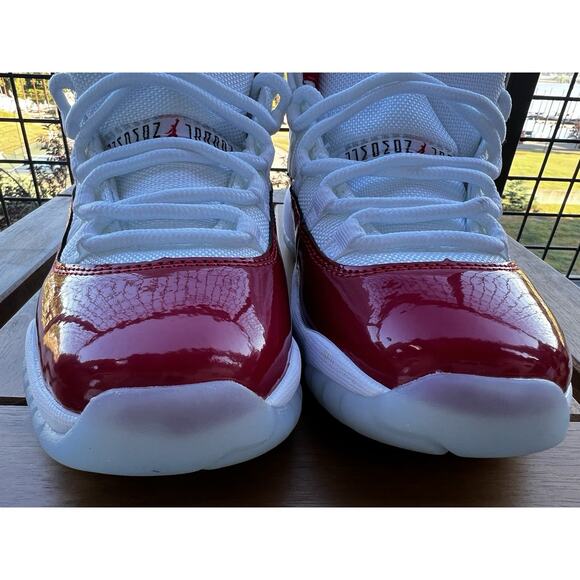 DS Air Jordan 11 Varsity Red Cherry 2022 US Youth Size 6.5 Football performance - Picture 8 of 13